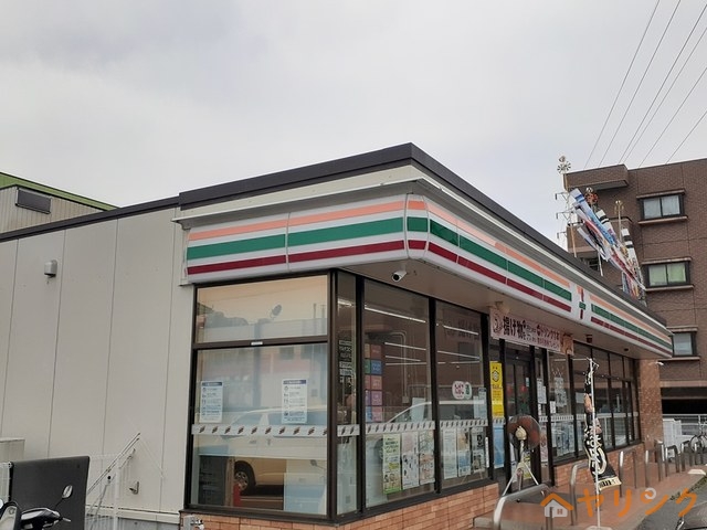 コンビニ　セブンイレブン（コンビニ）まで1300m