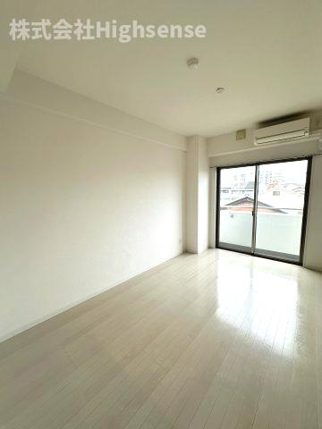 居室・リビング　こちらの居間で趣味の時間をお楽しみください