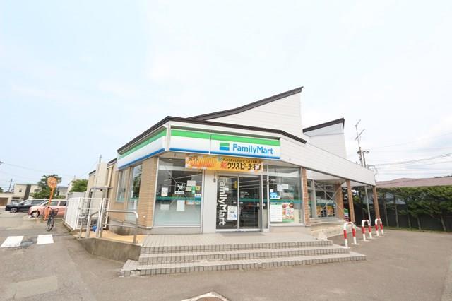 コンビニ　ファミリーマート秋田牛島東五丁目店（コンビニ）まで950m