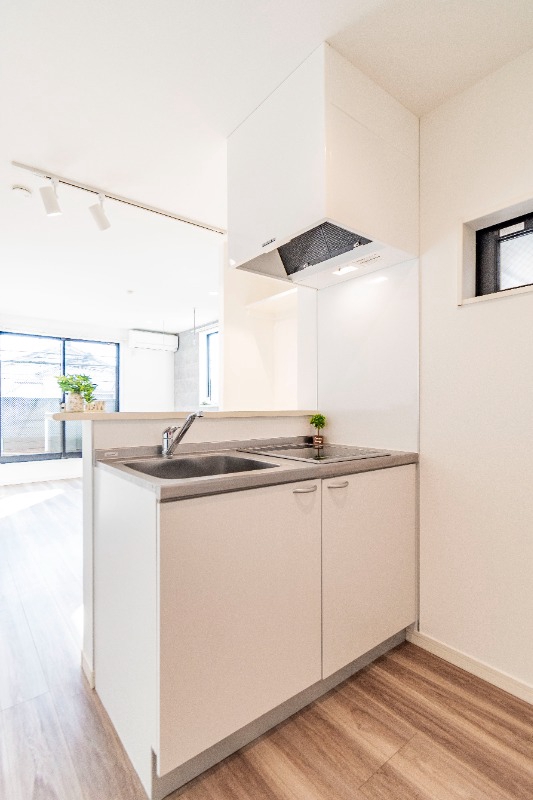 キッチン　室内写真は２０１号室のものです（参考写真）