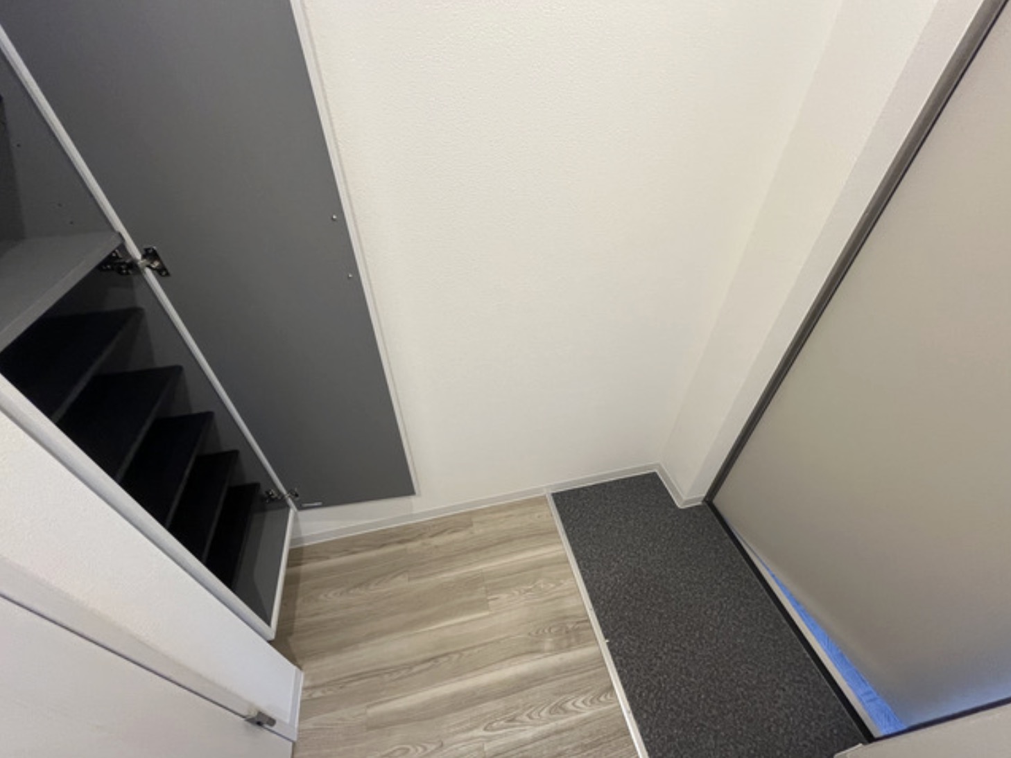 玄関　※同シリーズ参考写真