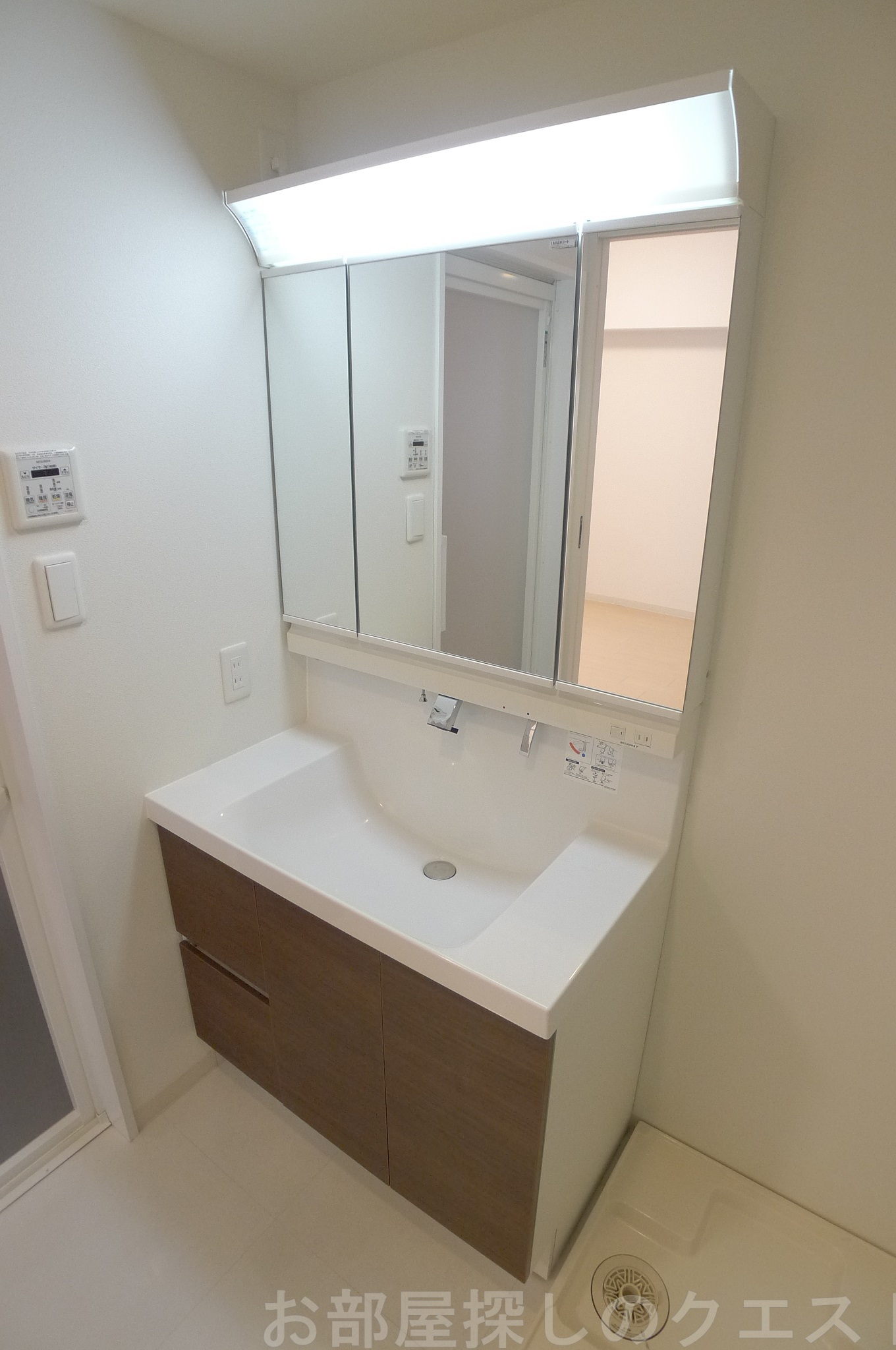 洗面設備　（写真は同タイプ)