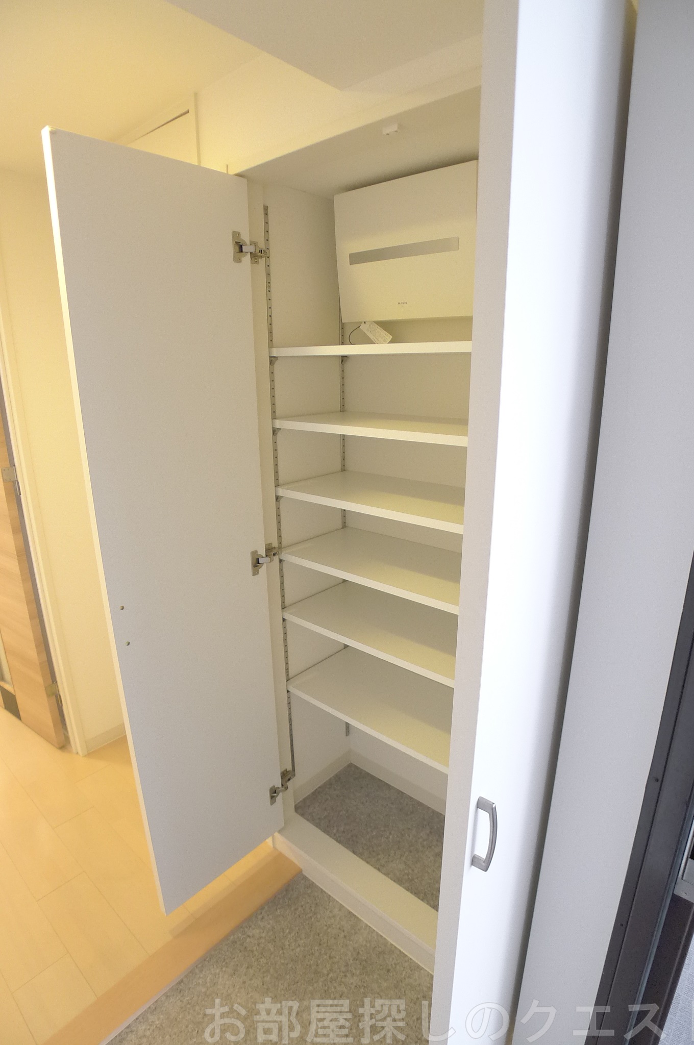 玄関　（写真は同タイプ)