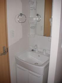 洗面設備　コンパクトで使いやすい洗面所