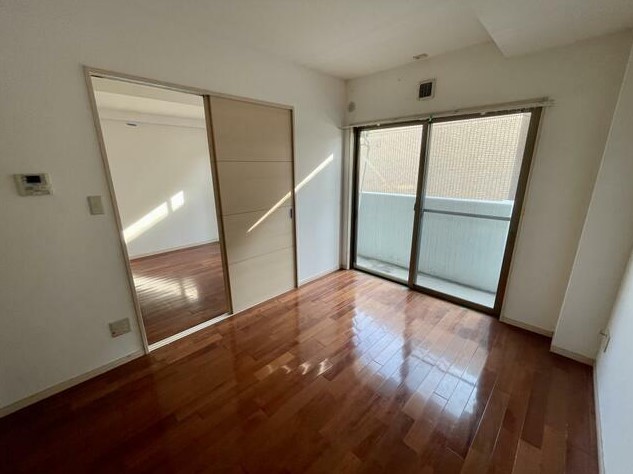 居室・リビング　退去前のため現況を優先します