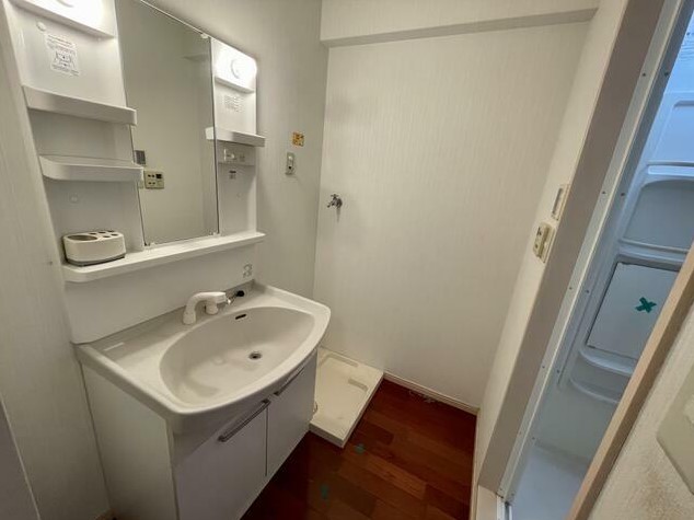 洗面設備　退去前のため現況を優先します