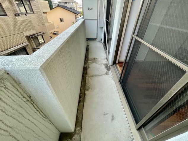 バルコニー　退去前のため現況を優先します