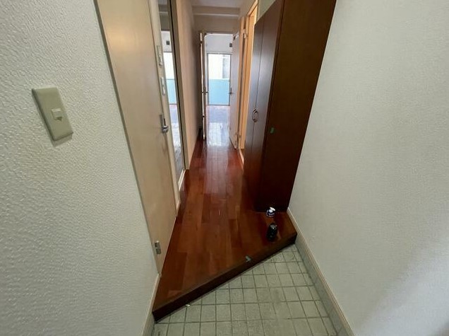 玄関　退去前のため現況を優先します