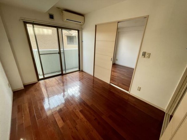 居室・リビング　退去前のため現況を優先します