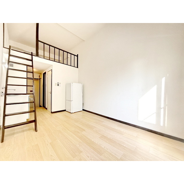 その他部屋・スペース　荷物の収納も出来るロフト付き