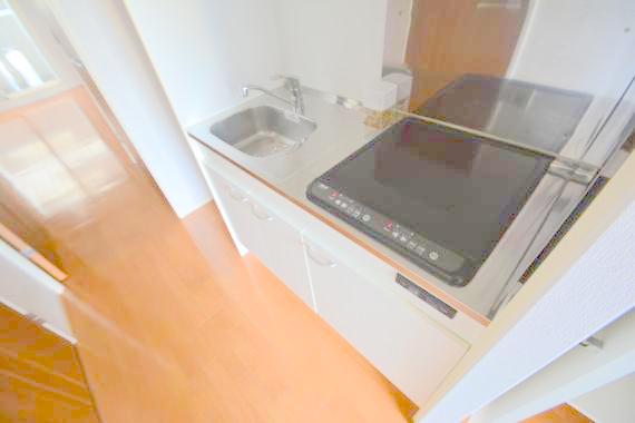 キッチン　オシャレなシステムキッチン。お料理好きには嬉しいですね。