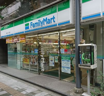 コンビニ　ファミリーマート駒沢一丁目店（コンビニ）まで181m