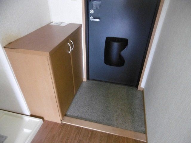 玄関　玄関にシューズボックスがあります。