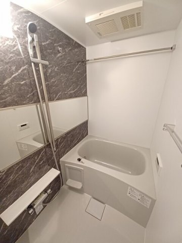 バス・シャワールーム　落ち着いた空間のお風呂です