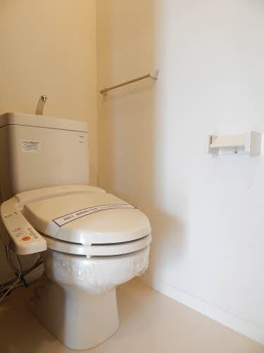 トイレ　温水洗浄便座です。