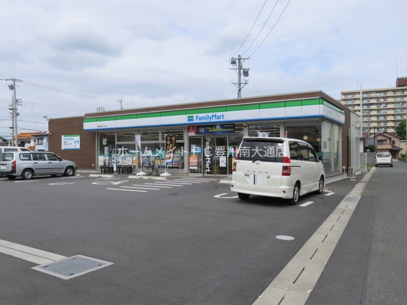 コンビニ　ファミリーマート豊橋佐藤一丁目店（コンビニ）まで280m