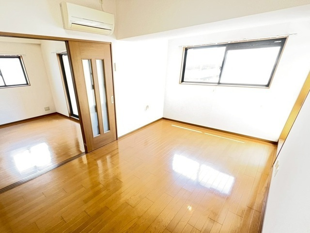 居室・リビング　別号室の写真