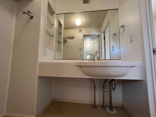 洗面設備　カウンター洗髪洗面化粧台