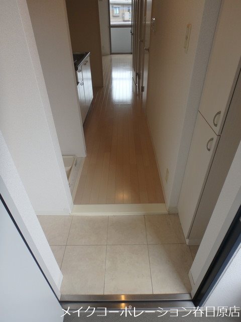 玄関　写真は同型タイプ