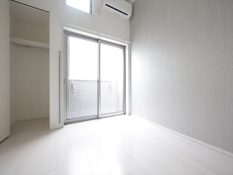 バルコニー　洋室6.1帖　ロフト6.2帖（収納にも寝室にも使えます）