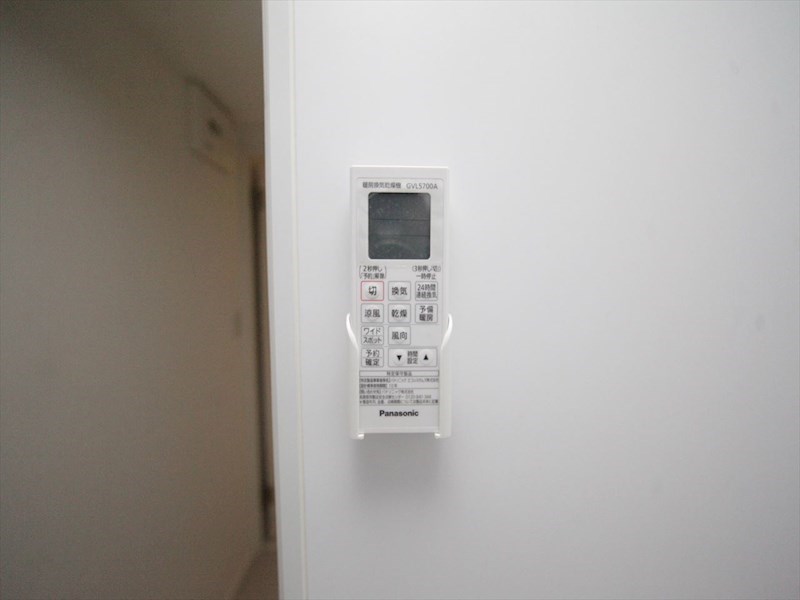 その他設備　浴室暖房乾燥機付き