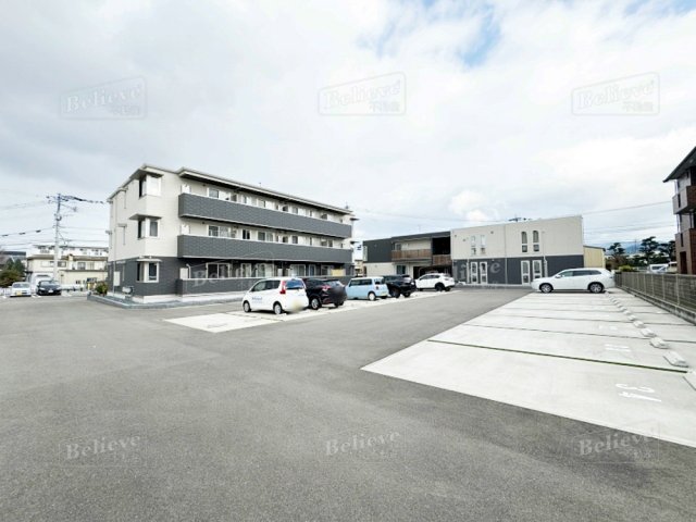 駐車場　駐車スペースもあります♪