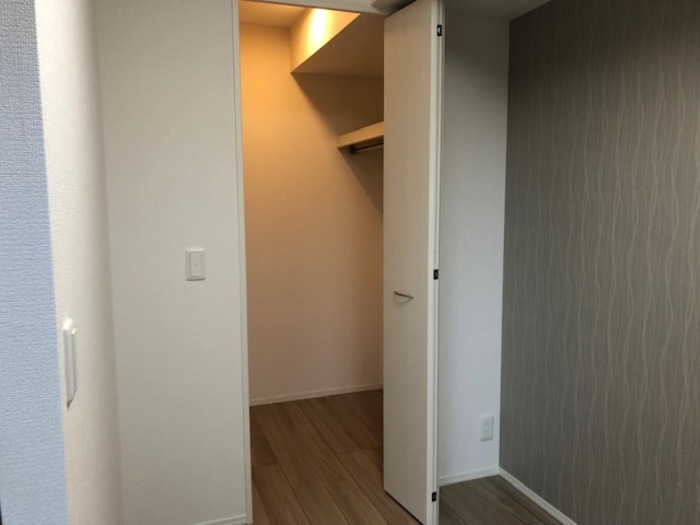 収納　ウォークインクローゼットなので収納豊富です☆