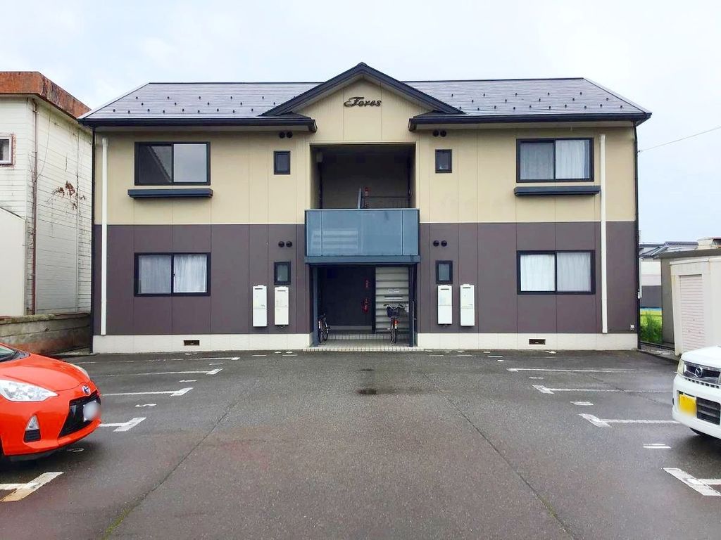 建物外観　駐車場