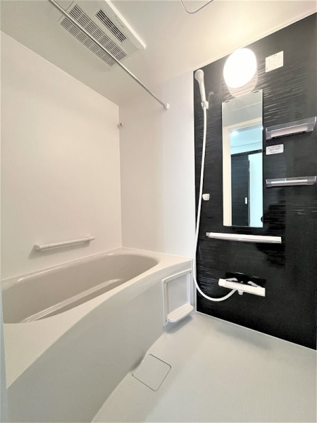 バス・シャワールーム　※参考写真　同建築メーカー施工の同間取完成他物件のものです。