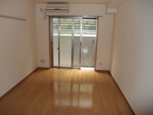 居室・リビング　★開放的な洋室７．７５帖です★