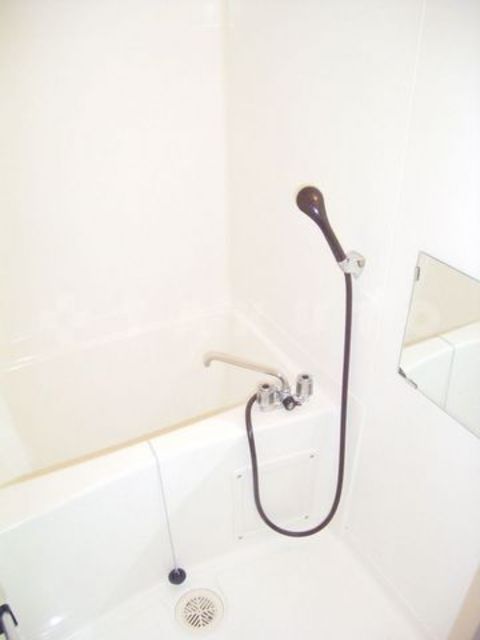 バス・シャワールーム　写真は１０２号室