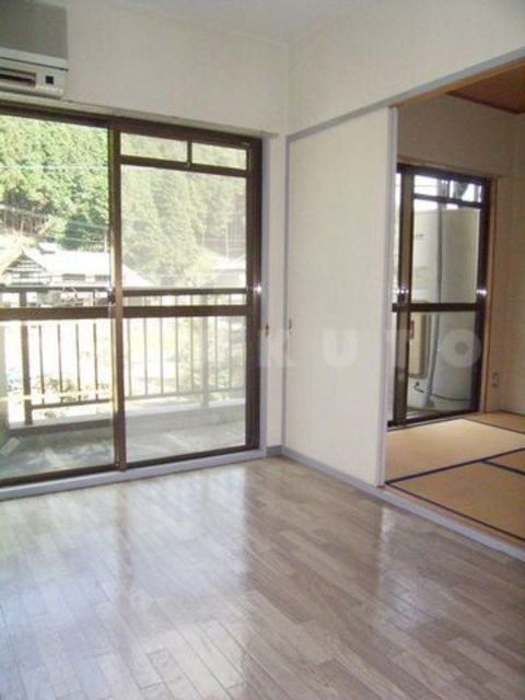 居室・リビング　写真は１０２号室