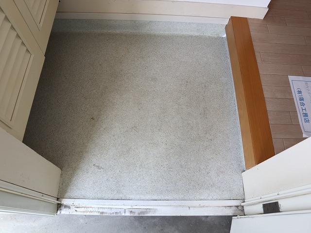 玄関　明るい色調の玄関です