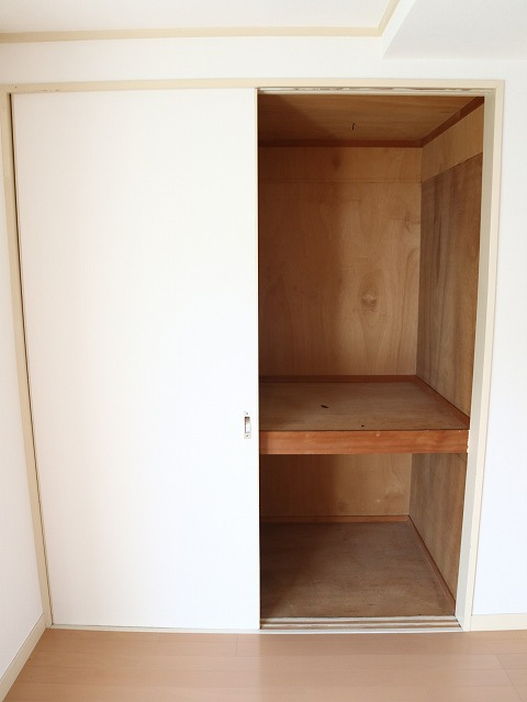 収納　お洋服もたくさんしまえます
