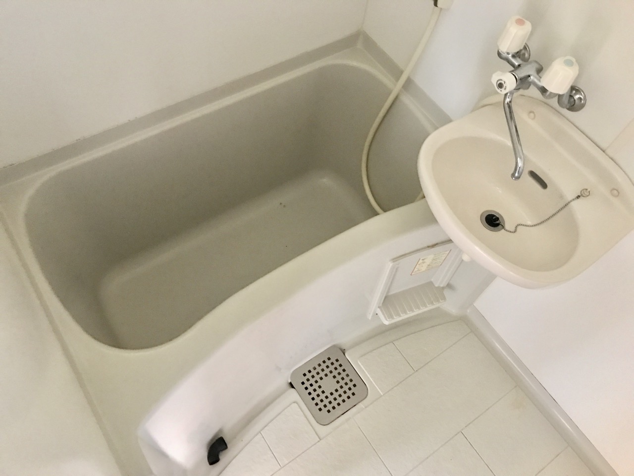 バス・シャワールーム　●洗面台一体のバスルーム！