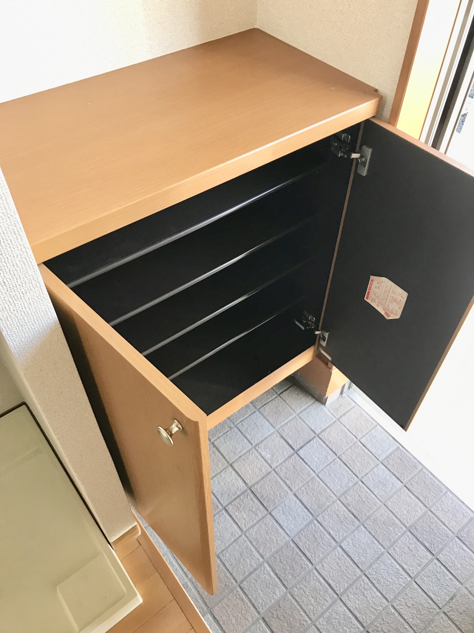 玄関　●玄関にはシューズボックスあり。