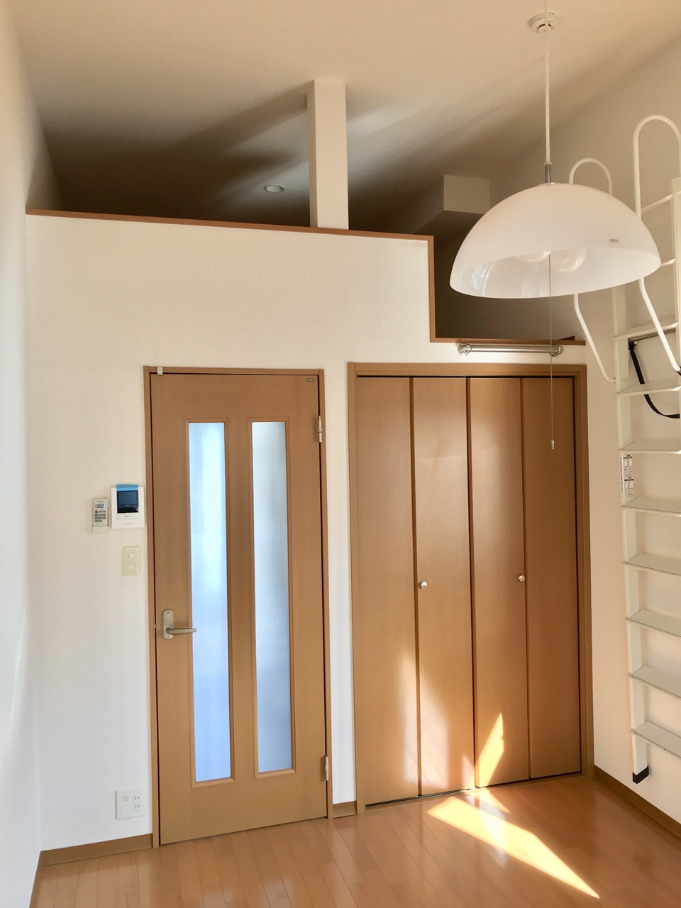 その他部屋・スペース　バルコニー側から撮影。