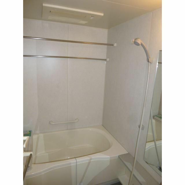 バス・シャワールーム　コンパクトで使いやすいお風呂です