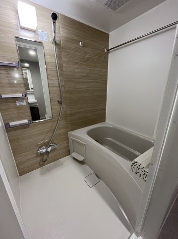 バス・シャワールーム　コンパクトで使いやすいお風呂です