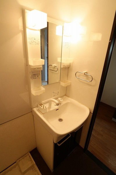 洗面設備　※別号室の写真です