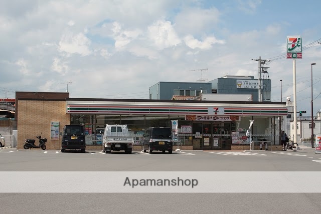 コンビニ　セブンイレブン（コンビニ）まで401m