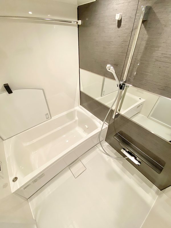 バス・シャワールーム　浴室乾燥機、追い炊き機能付