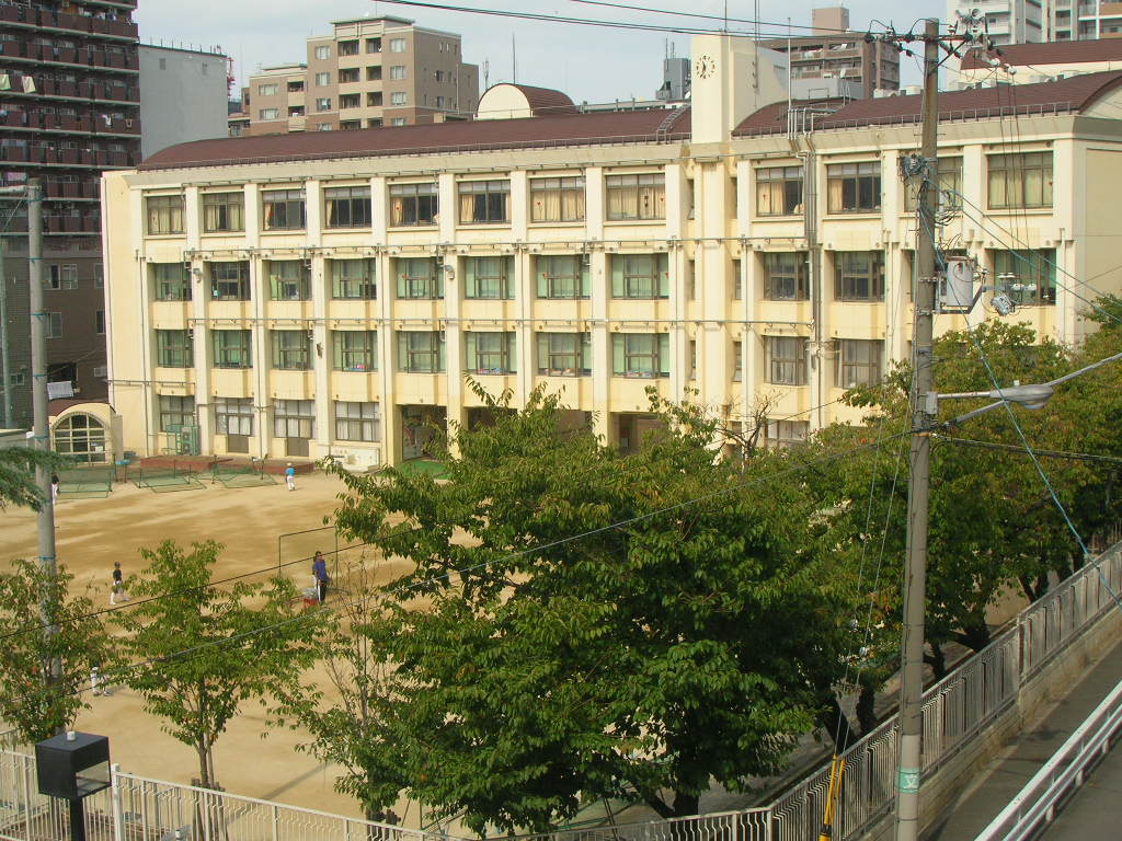 小学校　大阪市立中央小学校（小学校）まで408m