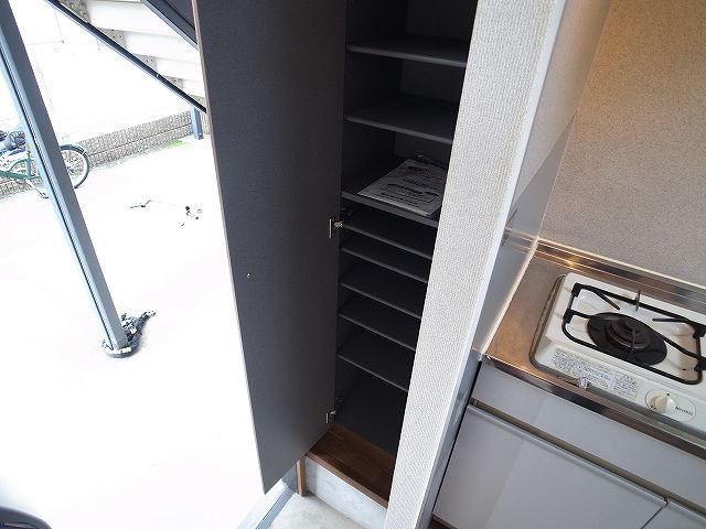 エントランス　落ち着いたエントランスです