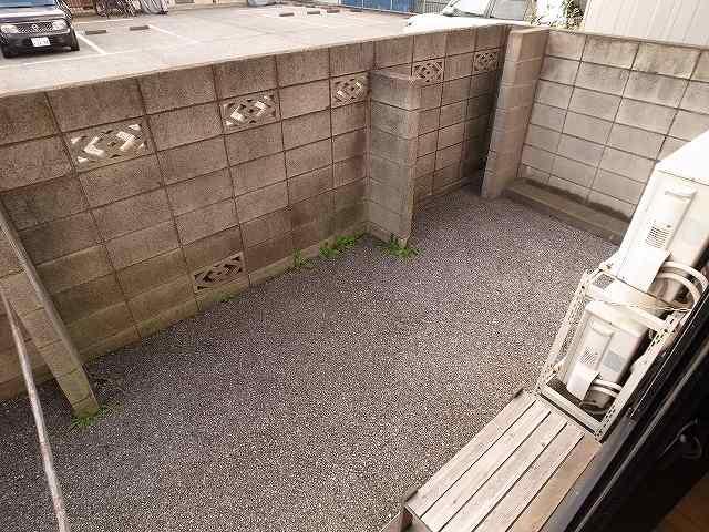 バルコニー　バルコニーからの眺めを楽しみながら食事をしませんか