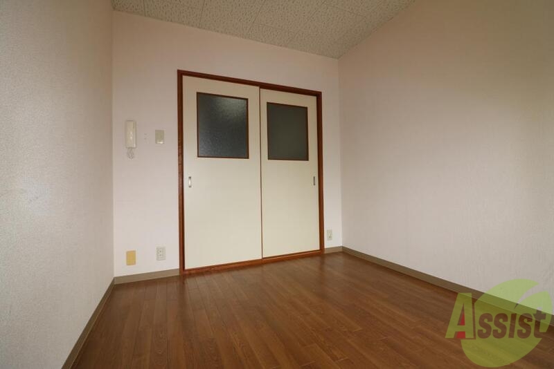 その他部屋・スペース　フローリング貼りの室内です