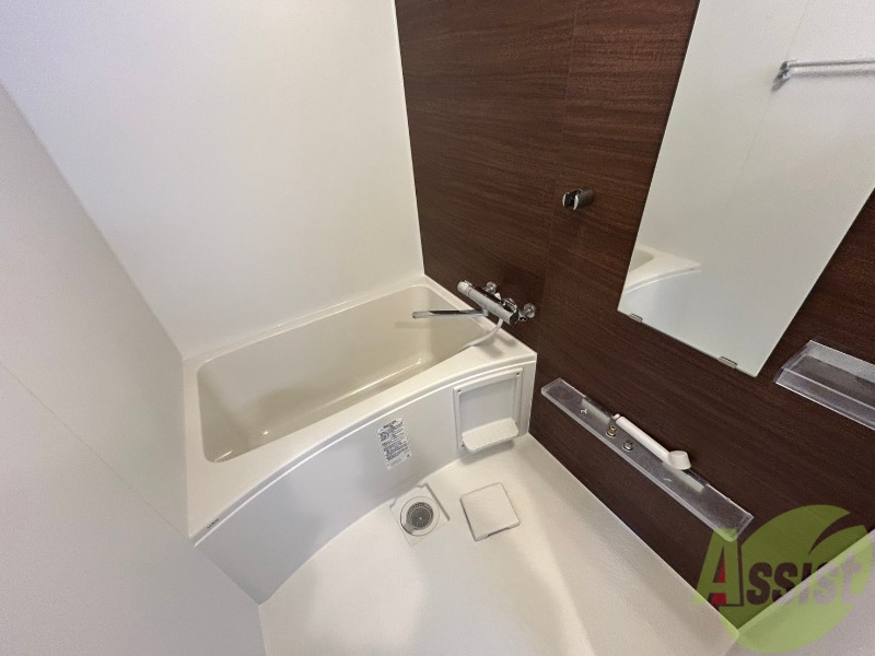 バス・シャワールーム　バスルームはこちらです。広々としてゆったり休めます。