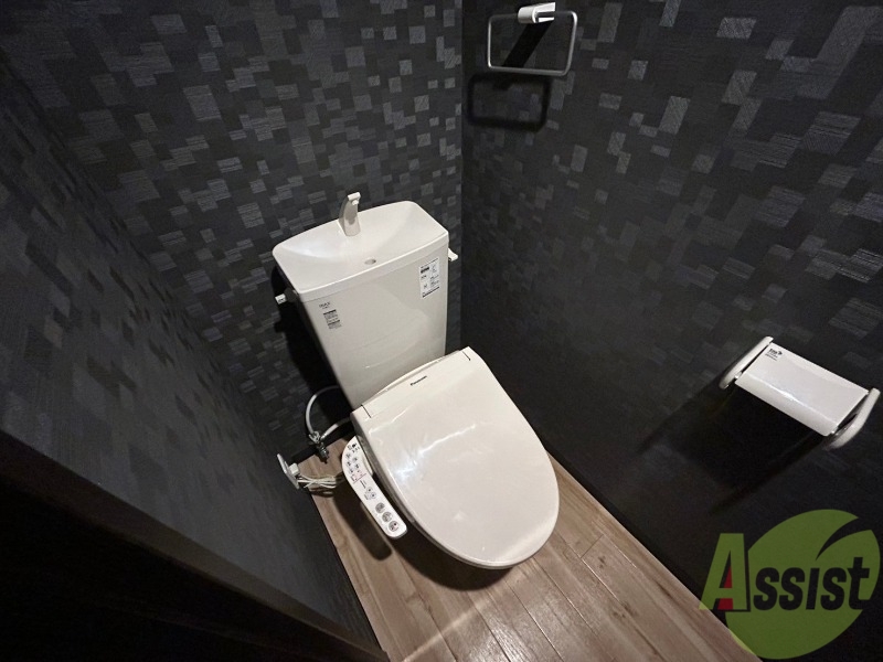 トイレ　ウォシュレット機能がついたトイレです。安心して使用できます。