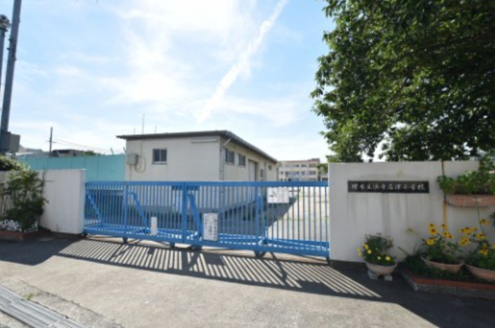 小学校　堺市立浜寺石津小学校（小学校）まで324m