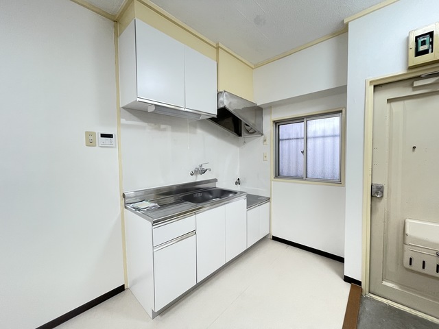 キッチン　上下に収納あり！使い勝手の良いキッチンです！！